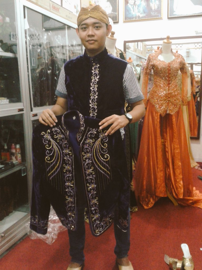 251190Yohan's tweet image. Late post #fiting #wedding  #pengantin