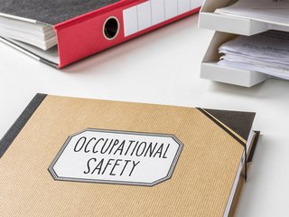 BusInsMagazine's tweet photo. Leading or lagging, near misses indicate workplace safety risks https://t.co/JivfO2bO39 https://t.co/zIKJzkt8p8