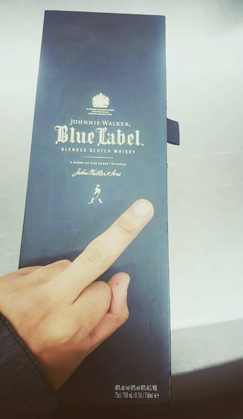 MKosly's tweet photo. La que es jajaja #PalAburrimiento #blacklabel #MichaelKosly ∆✔❤❤😉🍺🍻🍸🍷👀👊 https://t.co/801rqk3XVW
