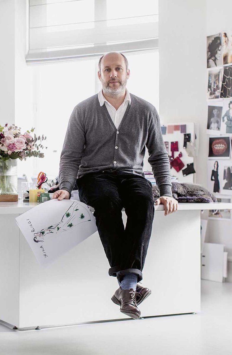 Buro247Mx's tweet photo. PeterCopping se despide como director creativo de @OscardelaRenta después de dos años de estar al mando.  #buro247mx https://t.co/jcuhGDtoge