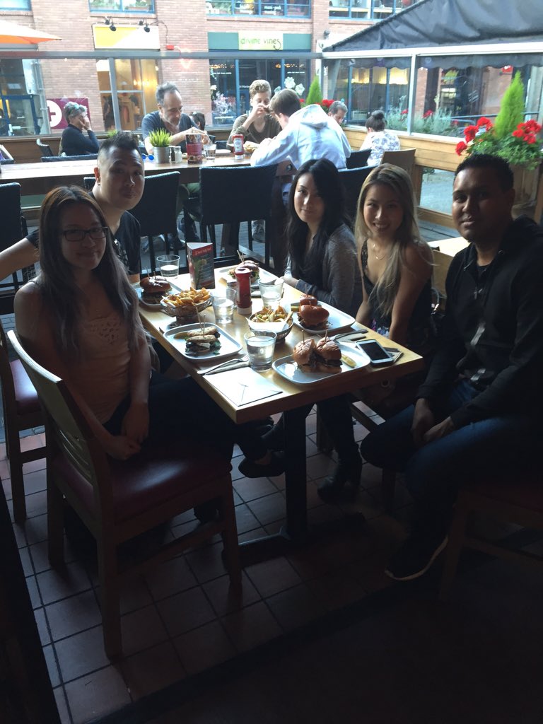 iwong84's tweet photo. Dinner reunion with my old team #dreamteam #bestteam #reunion https://t.co/MSozOkSAqA