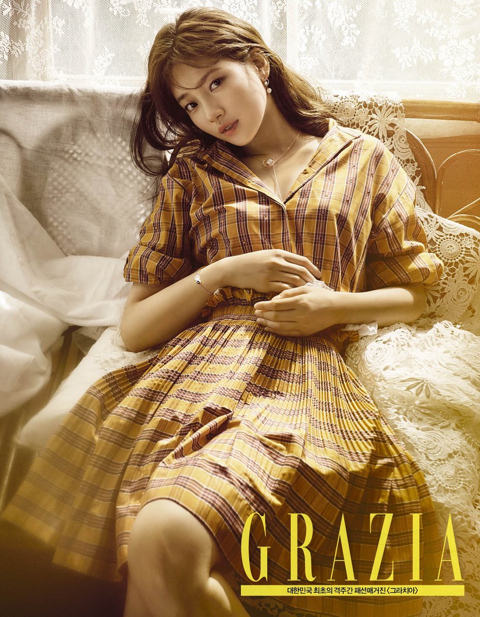 JYPACTORS's tweet photo. 배수지, 함부로 우아한 그라치아 차이나 7월호 공개!
@missA_suzy looks elegant in the July issue of GRAZIA China!
#missA #배수지 #BaeSuzy https://t.co/2IqGihVR67