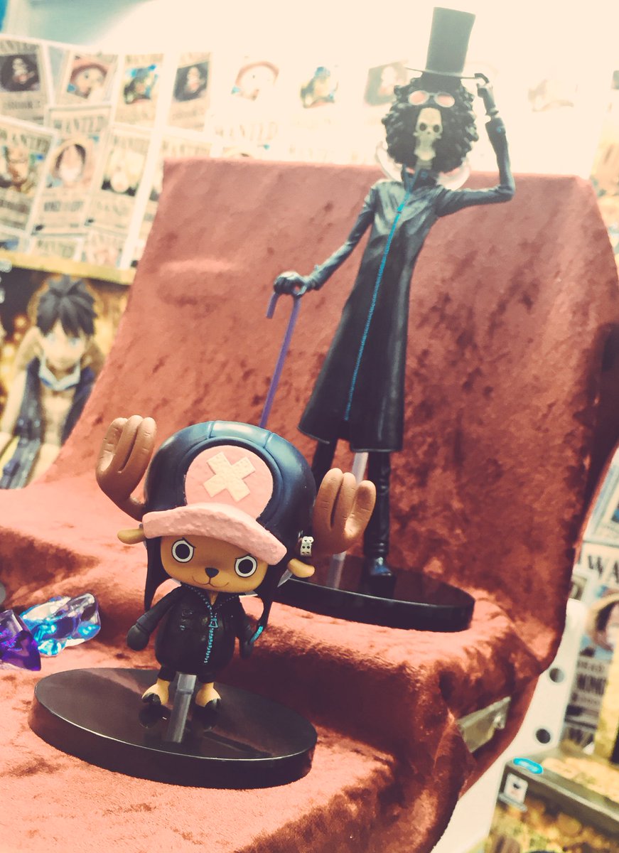 ট ইট র セガ福井 ワンピースフィルムゴールドより チョッパー ブルックのフィギュア登場です 黒を基調したビシッと決まった衣装がとってもかっこいいです 前回のルフィ ギルドもまだあります 是非ゲットお願いします