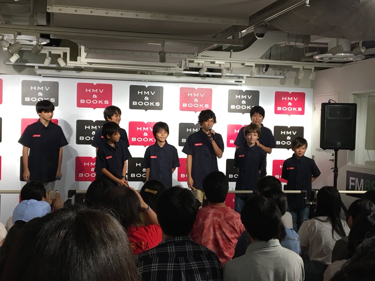 Hmv Books Shibuya Hmv Books Tokyo Ebidan The Kids Fes 16 Day2 7fイベントスペースではlittle Eのトーク お渡し会開催 Hmv Books制服姿が超かわいいです 渋谷でebidanまつり