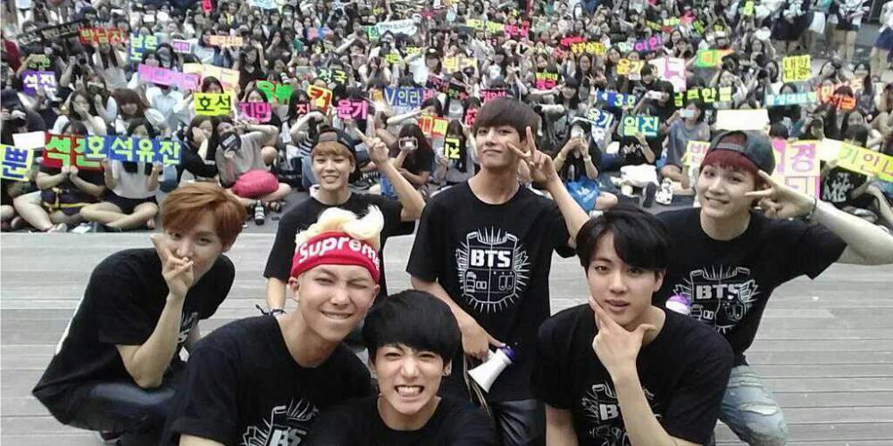025Bts's tweet photo. Army please rt this tweet to be in a group chat for BTS be nice. 😘~❤ army are family https://t.co/OBaPDY7UJb