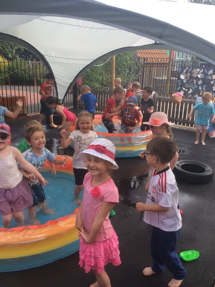 K_Northern88's tweet photo. Amazing time for our pool party this morning complete with a visit from the ice cream van!@Mr_Moore89 @BoothferryPS https://t.co/Ligouq7O8q