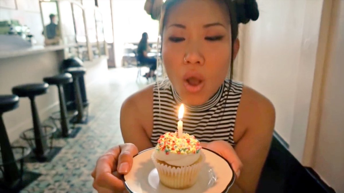 My favorite Williamsburg cafe <a href="/sweethaus/">sweethaus</a> featured in this video @ 4:43! youtu.be/3_I49PnbFEY #coffee #birthday