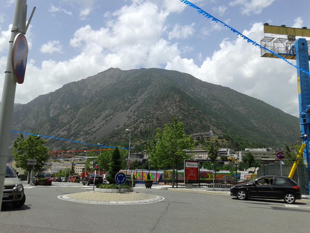 SER_Andorra's tweet photo. Ja s'ensuma! #FestaMajor #Escaldes #Tour40 #UPTEE https://t.co/D4DGz7kniG