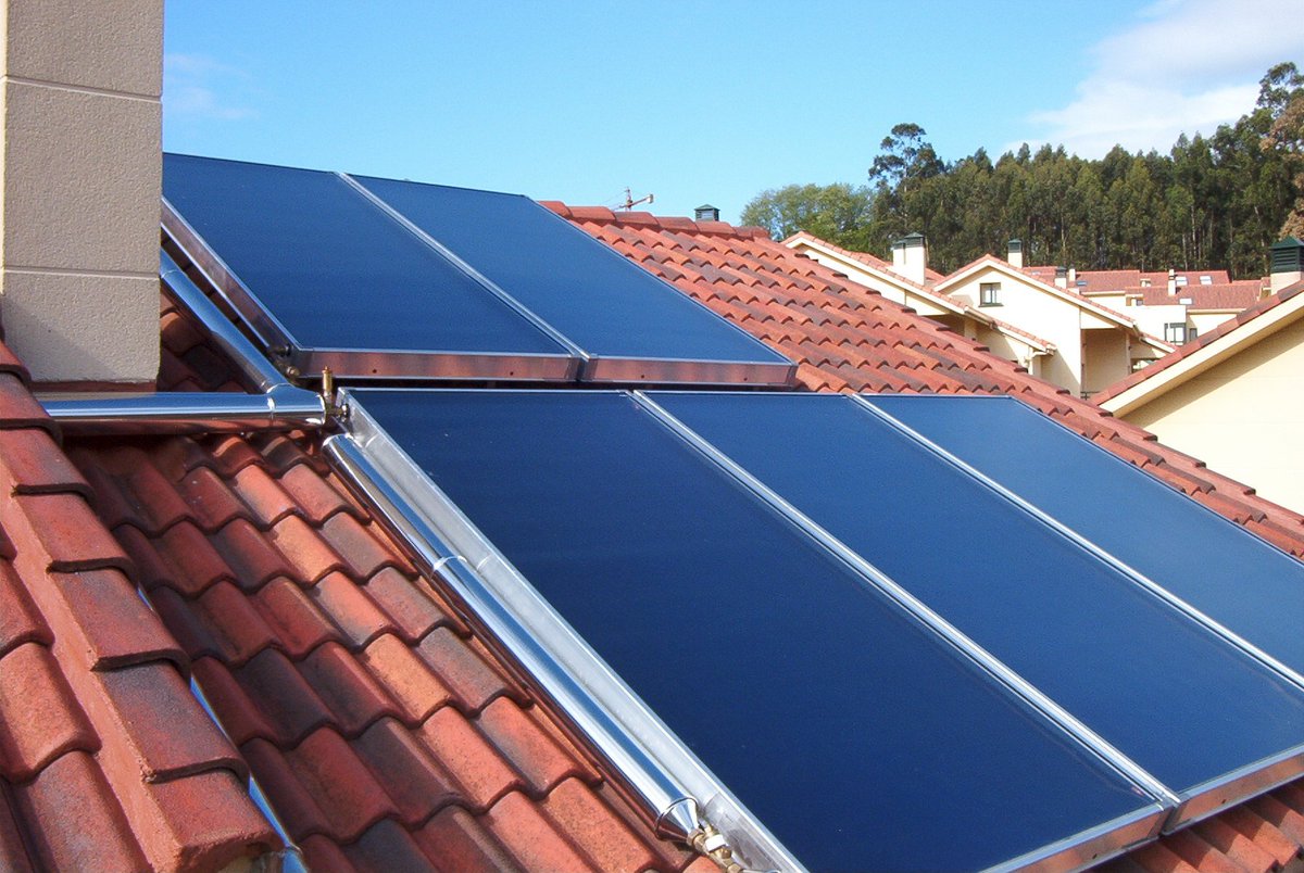 aggregatte's tweet photo. ¿Qué necesito para mi instalación solar: reguladores de carga PWM o MPPT?  https://t.co/t3wZiBdXwQ vía @Saclima_FV https://t.co/m3zNtoKNgc