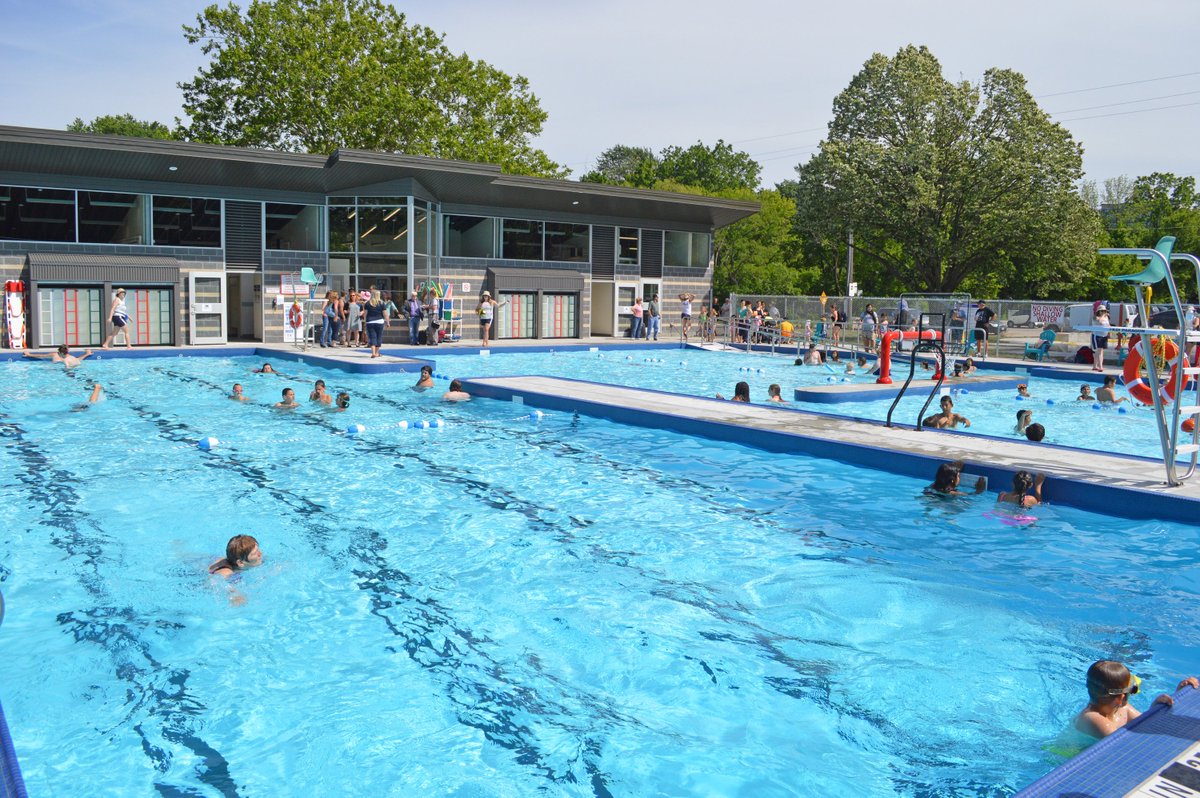 cityofhamilton's tweet photo. A heat warning today means FREE admission to all pools for public swims! Learn more https://t.co/kxx2nHbhZC #HamOnt https://t.co/DOL19hMFCF
