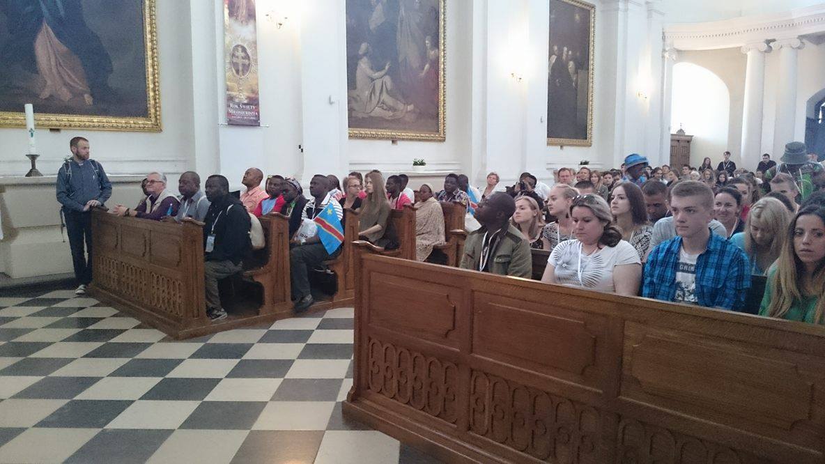 sdm2016radom's tweet photo. Ze Świętego Krzyża pozdrawiają Starachowice i pielgrzymi z Ukrainy oraz Kongo :) https://t.co/m7PPxqwE3M