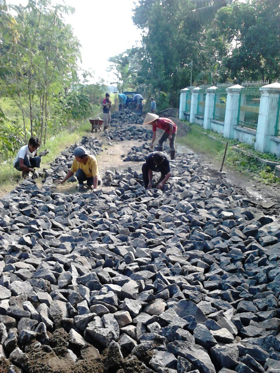 tinggarjayacity's tweet photo. Pekerjaan Makadam Gang Trisna 230x2,5m Dusun Karangsembung Desa Karangsari-Adipala manfaatkan Dana Desa Thp l(APBN). https://t.co/muQhyUSXDg