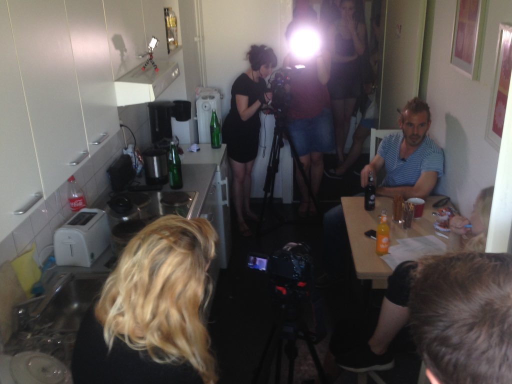 LetsgetNordy's tweet photo. Wir snappen unsere Fragen vom Balkon in die WG-Küche. Interview mit Paul Lücke von Zqnce im Bewegtbildlabor. https://t.co/YuMnN0qedA
