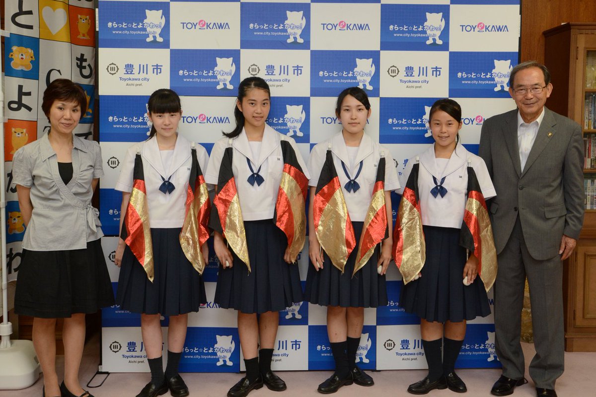 豊川市役所 本日 御津高校バトン部4名が 7月28日から30日まで開催される全国高等学校ダンスドリル選手権大会16への出場を 市長に報告しました 目標は3位以内に入ること と力強く話す部長の氏原芳さん ぜひ 皆さんで応援しましょう 豊川市役所 本日 御津高校バトン部4名が 7月28日から30日まで開催される全国高等学校ダンスドリル選手権大会16への出場を 市長に報告しました 目標は3位以内に入ること と力強く話す部長の氏原芳さん ぜひ 皆さんで応援しましょう