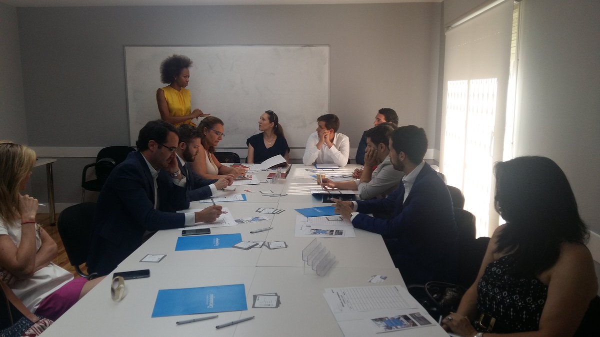 LuisMiguelAlbor's tweet photo. Así son los #DesayunosEmpresariales de @LuisMiguelAlbor y @Referencia_2 #MuchoNetworking #Negocios #Sinergias https://t.co/x2TBwch29H