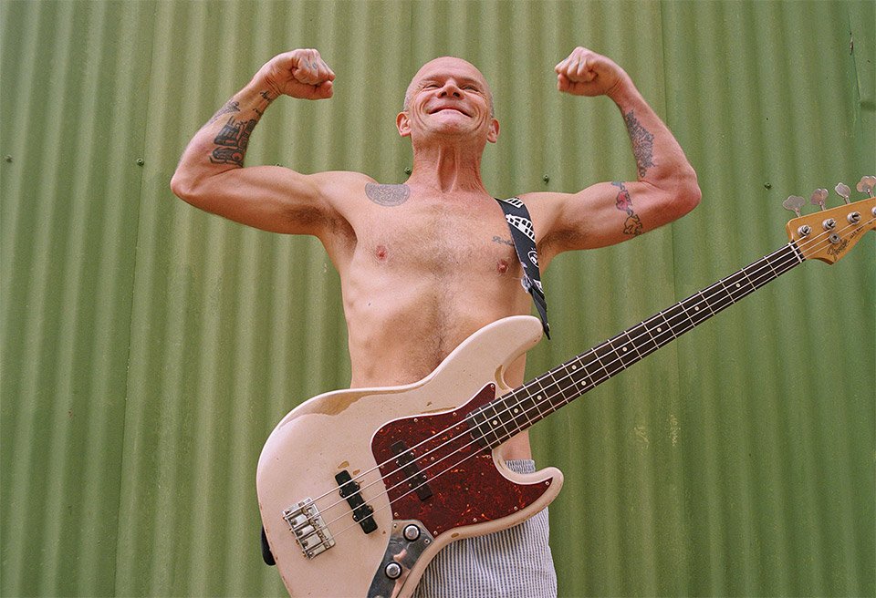TrollusMaximus's tweet photo. Flea makes crazy look and sound good. Cool vid from Fender. #SlappingDaBass #rhcp2016 https://t.co/oN9M42Cik5 https://t.co/sJoGqYZYxM