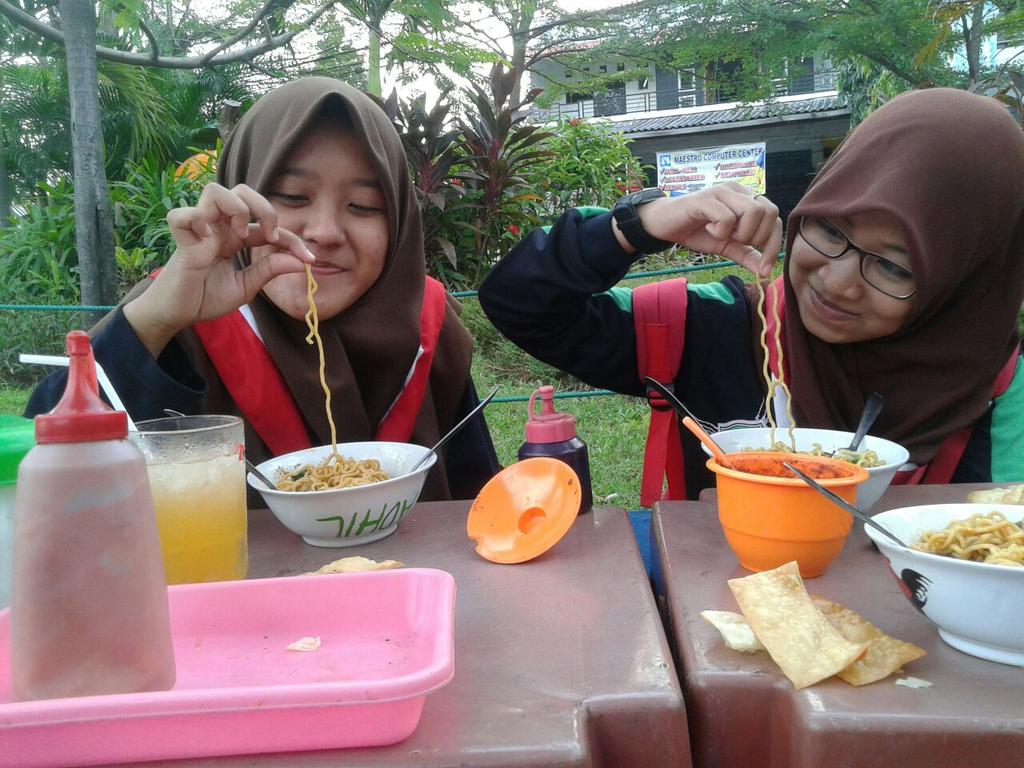 040398_ tweet picture