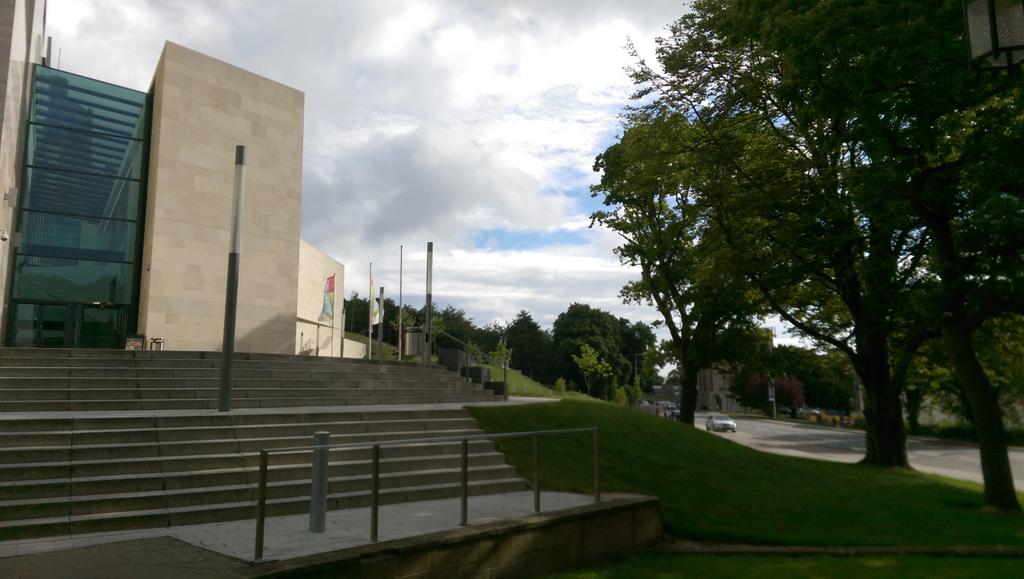 SearellDesign's tweet image. 9am Rushhour in Bangor outside Pontio this morning #totalgridlock #greatplacetolive :)