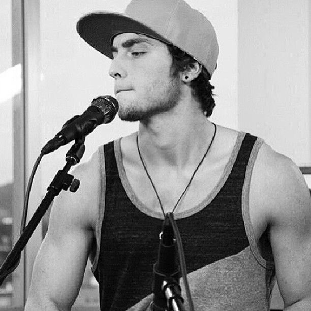 wessnapbacks's tweet photo. Wesley Stromberg  #JawlinesBreakTheInternet https://t.co/JmQ9chej55