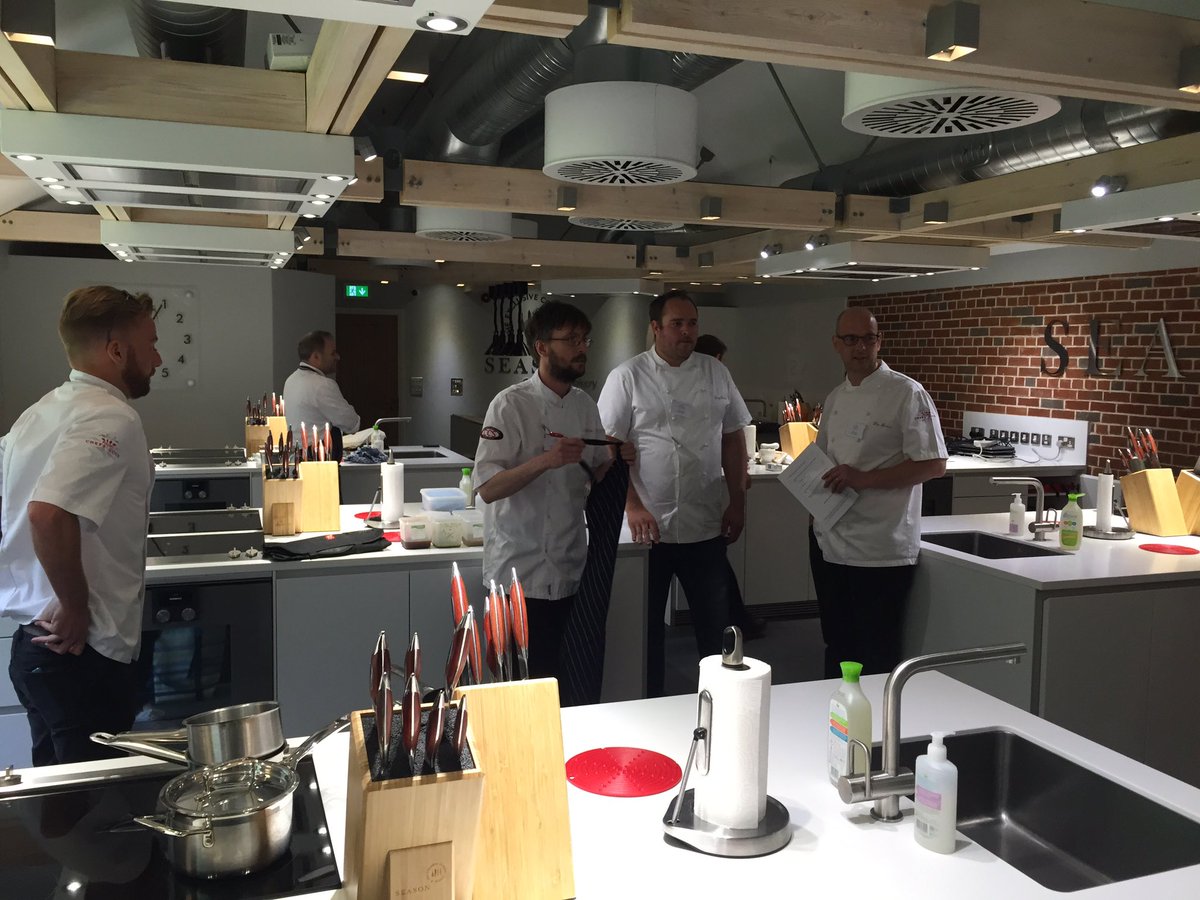 gavinsin1's tweet image. Start the training day! Fantastic place! #ChefDevelopment #PushingOn @LainstonHouse @pridefooddoc