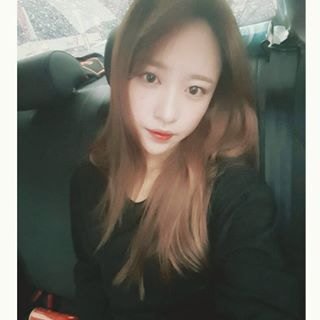 ahnhani_92_'s tweet photo. 망할 고데기
아니야 아니야
한살이라도 어릴때 이런저런 머리 해보는 거랬어 https://t.co/ekKdttZDAr