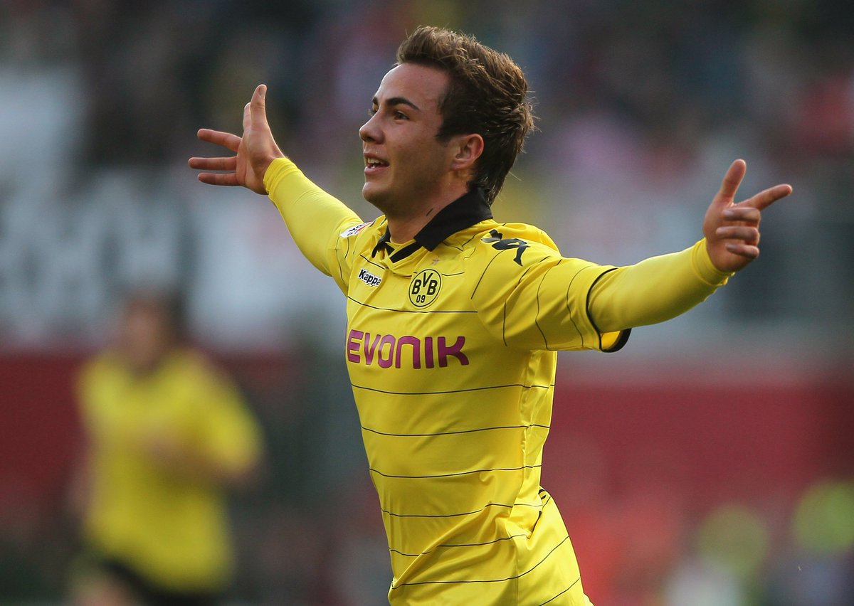 Official: Dortmund have re-signed former star Mario Götze from Bayern on a four-year deal. Good move? #UCL