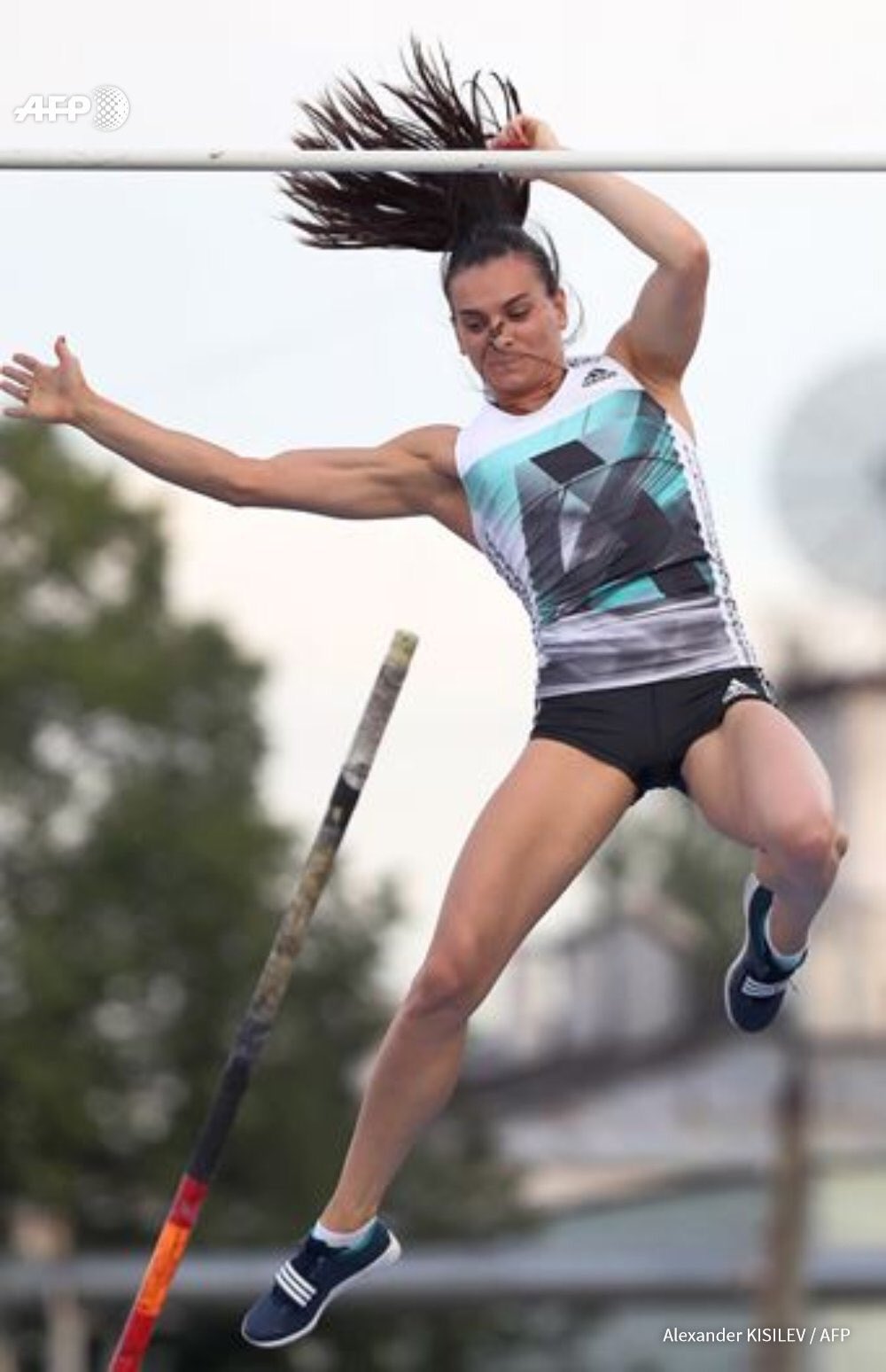 ФОТОФАКТ! Исинбаева пролетает над Олимпиадой в Рио: https://t.co/9Abk5j9odP