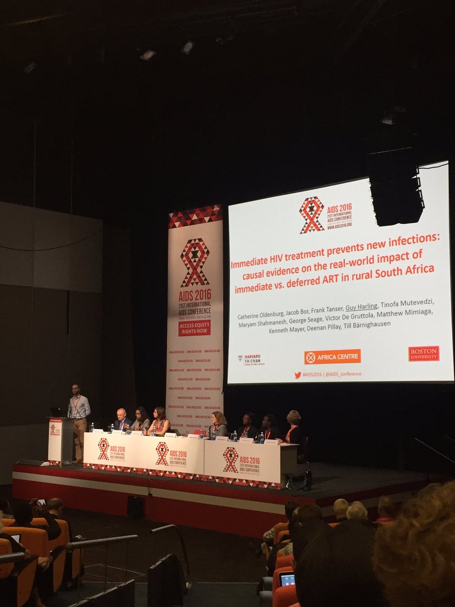 stephshiau's tweet photo. @harlingg elegant use of regression discontinuity design! #epimethods #causaleffects #AIDS2016 https://t.co/yOEQinXO9I