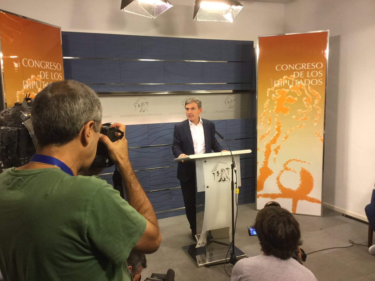 gpscongreso's tweet photo. El gobierno sigue vaciando el fondo de pensiones y fomentando la privatización. Fátima Báñez debe comparecer ya https://t.co/K5LQddoP1J