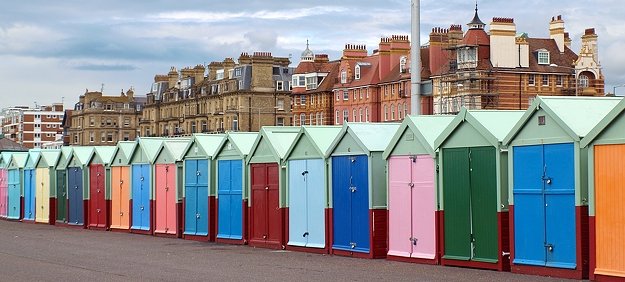 SmarterLiving_'s tweet photo. Did you know there are eight free charging points for electric cars in Brighton? Free fuel in a beautiful place... https://t.co/iv6LnXnWu0