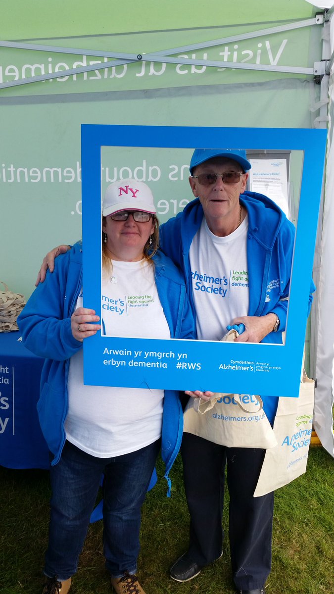 clhclhhiggsees's tweet photo. @AlzSocWales @cats_garden #rws #RWS2016 #dementia friends https://t.co/qq2SbckSMM