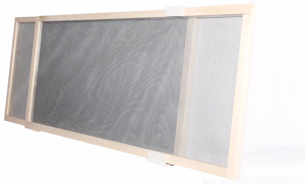 Ze zijn er weer!!!! de #schuifhor. de #hor voor de ouderwetse #schuiframen.
In vuren hout en hard hout. #raamhor