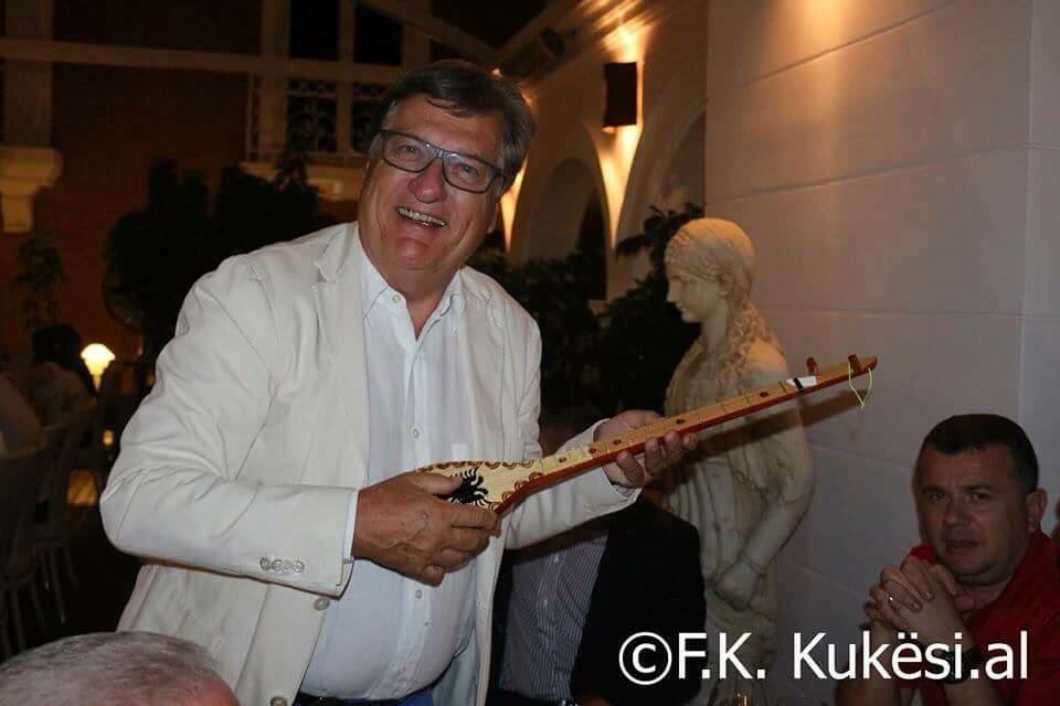 FKukesi's tweet photo. @FKAustriaWien     Rivalë, por mikpritës.

Ashtu siç shqiptari, e më së shumti kuksiani, di të jetë gjithmonë. https://t.co/9dQDZEcRmR