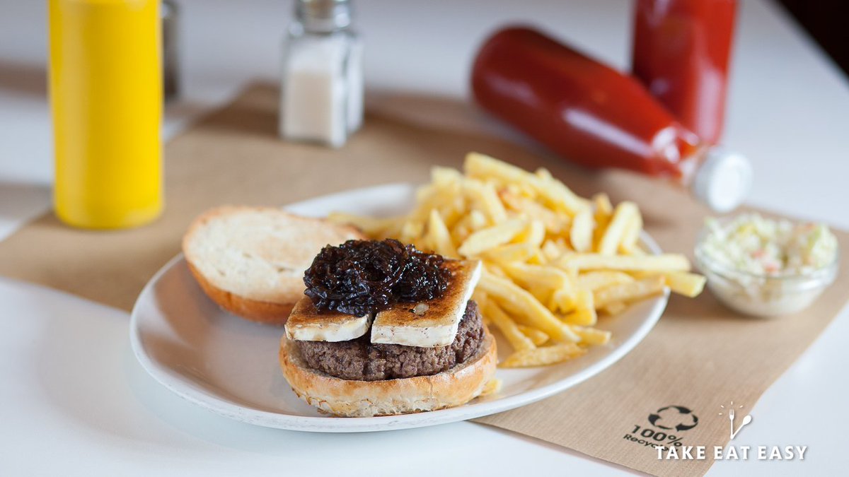 No sólo de la #IzakayaBurger se vive. Gracias a <a href="/TakeEatEasy_ES/">TakeEatEasy_ES</a> puedes tener esta #burger en cualquier sitio!