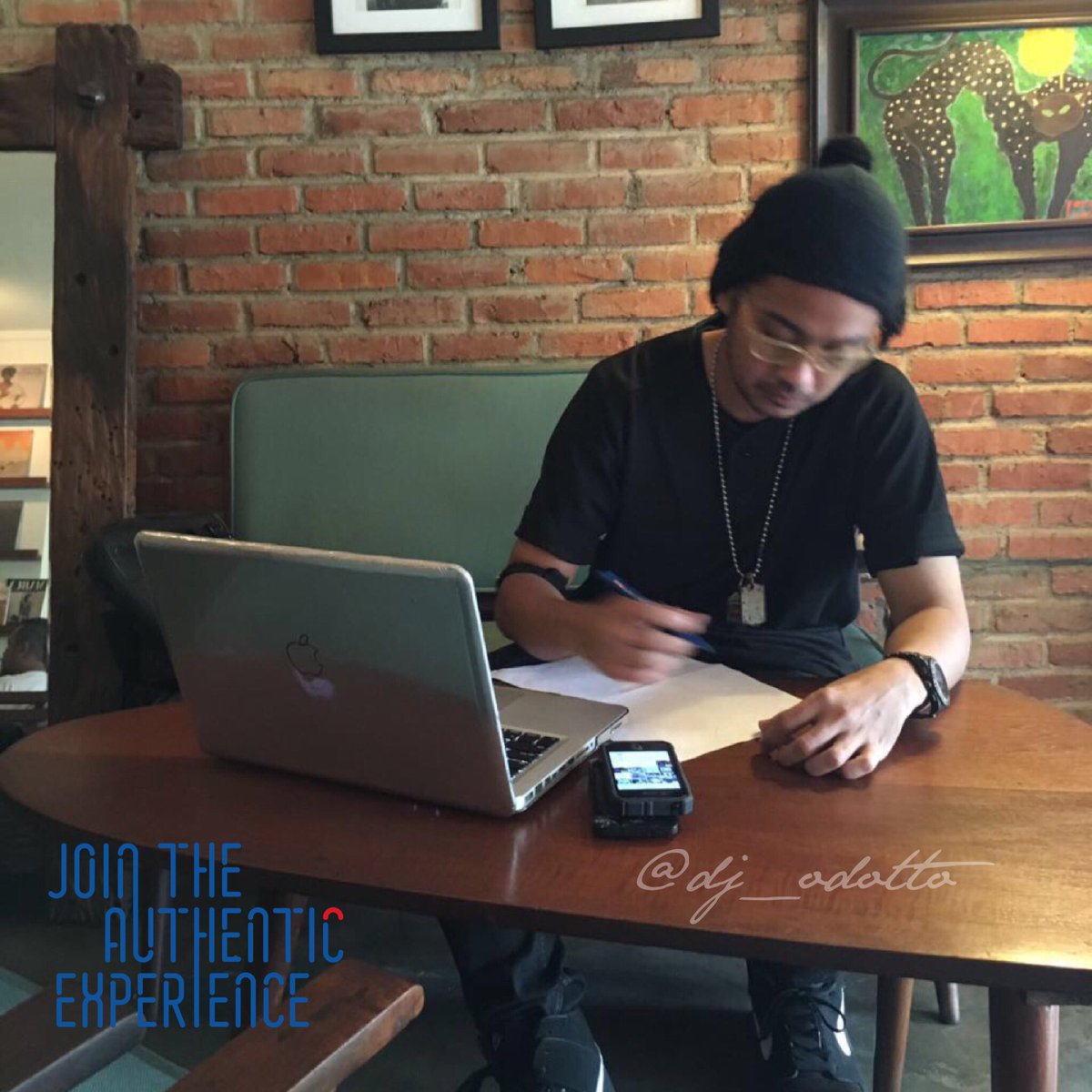 .<a href="/DJ_odotto/">Erick OdoTTo</a> is crafting a blueprint set of turntable techniques to accompany <a href="/SOREband/">SORE</a> @MaliqMusic and <a href="/TezaSumendra/">Teza Sumendra</a>