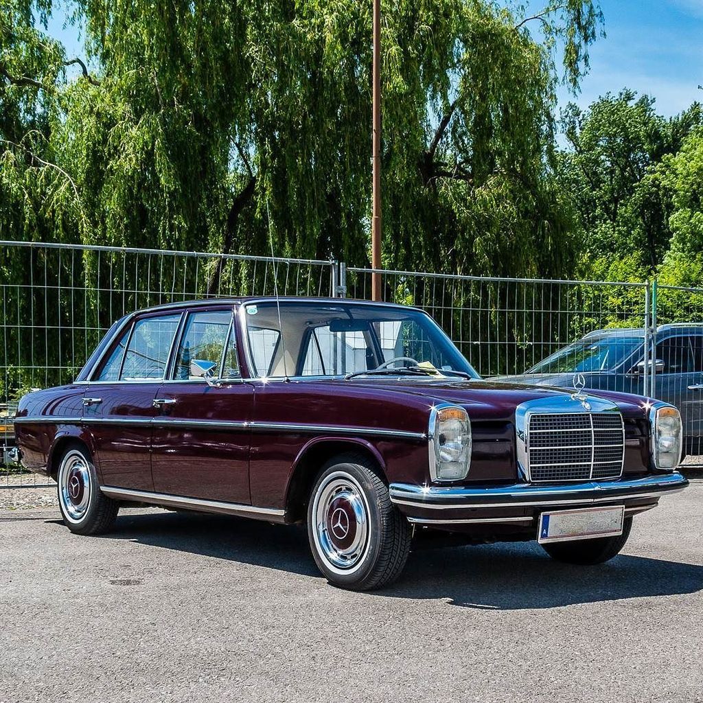 Drivenews_at's tweet photo. #Mercedes #Strich8 #220D #Sixties #vintagecar #classiccar #car #cargram #carsofinstagram https://t.co/7f8QTl2Guy https://t.co/uDKbFGWIT1