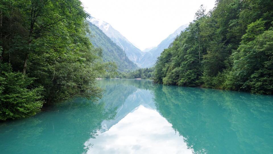 kaprun_sun's tweet photo. Why’s this water so blue? Copper changes the colour of the water in the #SigmundThunGorge in #Kaprun #FactOfTheDay https://t.co/vMe43WV3NZ