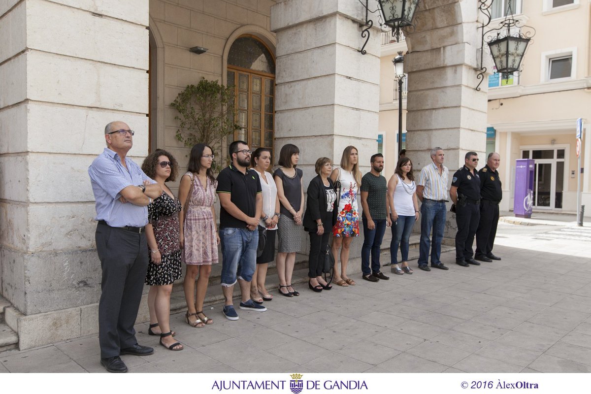 vtegregori's tweet image. Minuto de silencio para condenar la muerte de Cristina (Benicàssim) por parte de su pareja #BastaYa #ViolenciaGénero