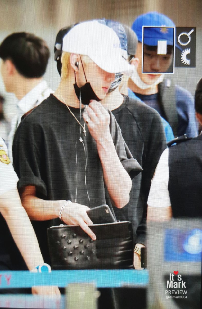 itsmark0904's tweet photo. [PRE] 160721 인천출국 #마크 #Mark #GOT7 :: 태국 잘 다녀와👋👋 https://t.co/XEPLHn6Xpk