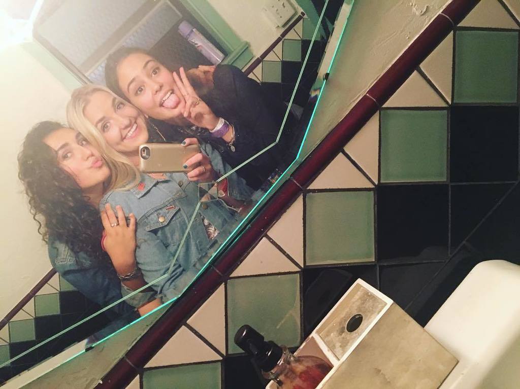 RydelLynch's tweet photo. reunited https://t.co/3T1K8XMRlu