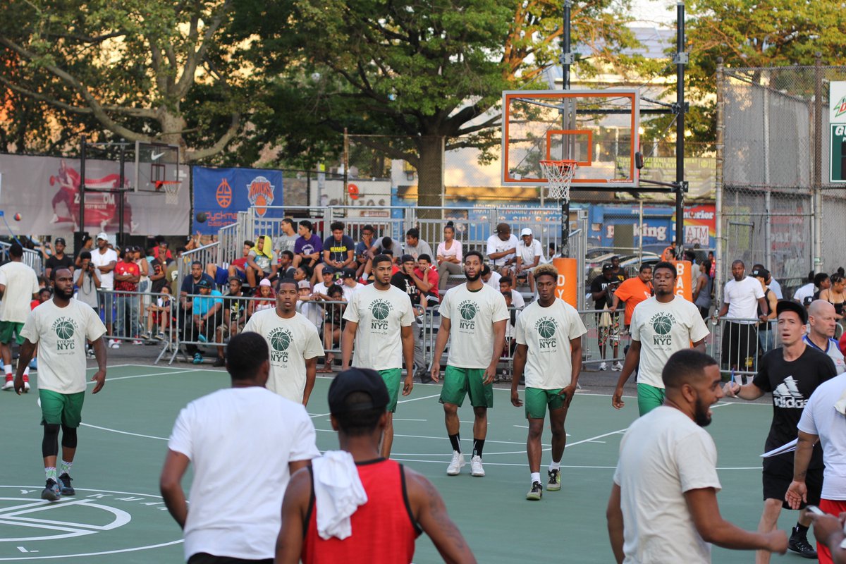 JimmyJazzStores's tweet photo. Salute #TeamJimmyJazz!! They did their thing last night and beat the BK Stompers 58 - 45 at @IamDyckman https://t.co/0EIu3S4uXU