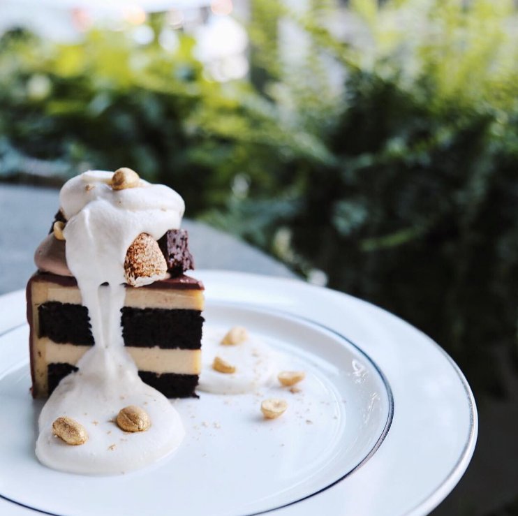 ThompsonToronto's tweet photo. "This cake was even better than it looked,& in my opinion it looks pretty good." #ColetteToronto Photo: @ave.camilla https://t.co/GTGaHP108F