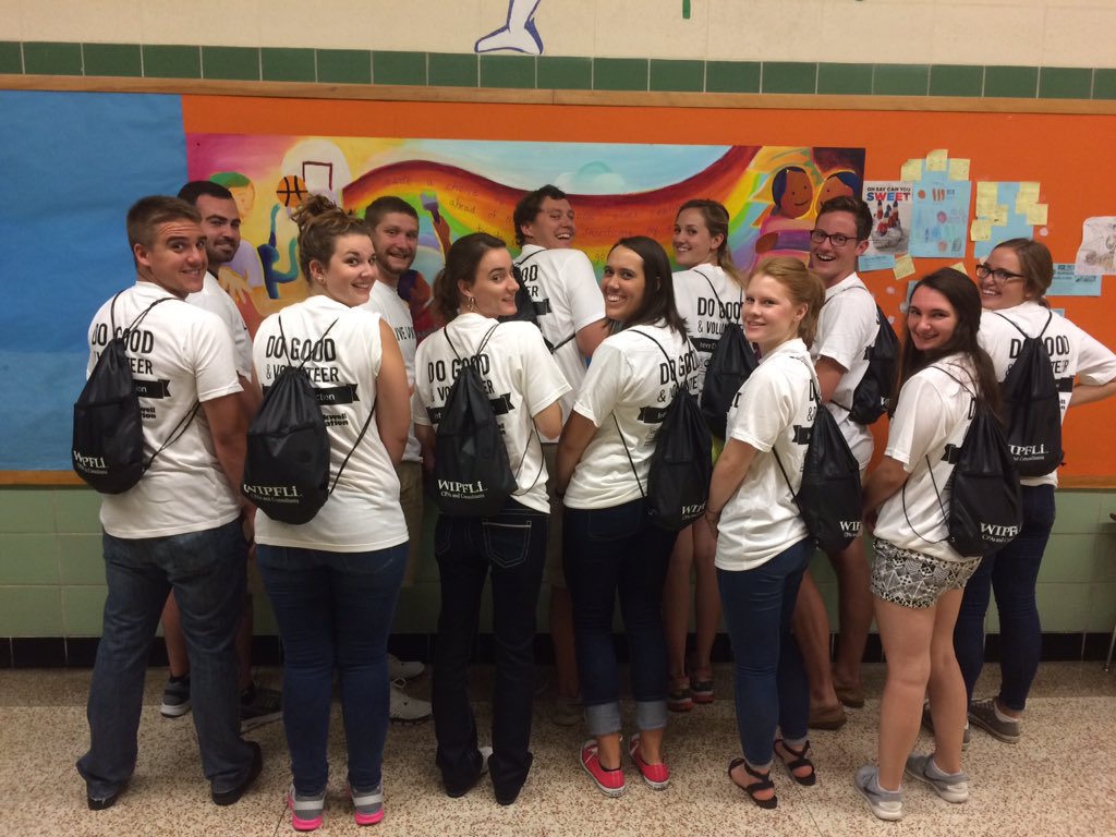 WipfliCampus's tweet photo. Wipfli interns #pledgetobepresent @unitedwayGMWC #InternDayofAction ! https://t.co/Ttn7xR8nbE