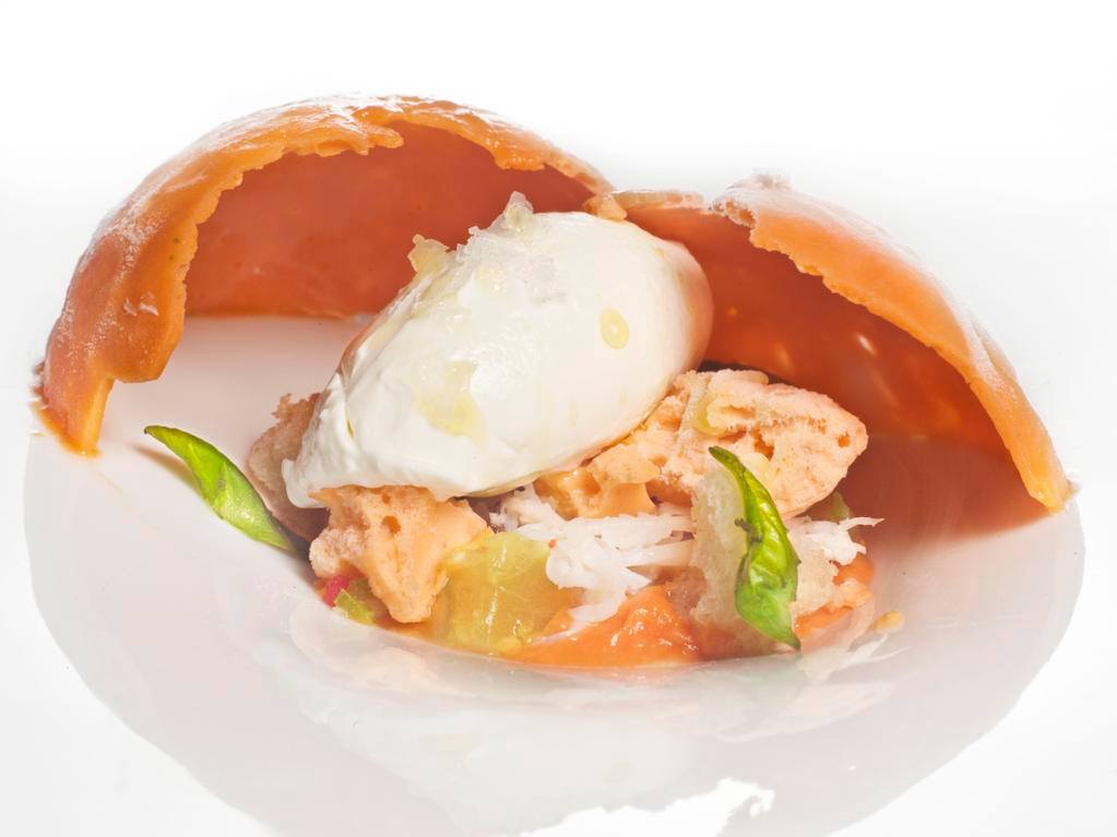 Gazpachosnet's tweet photo. ¿Qué sería este día sin genialidades como la roca helada del gran .@PacoRoncero 
Feliz #DiaMundialDelGazpacho https://t.co/TPxwB04bmh