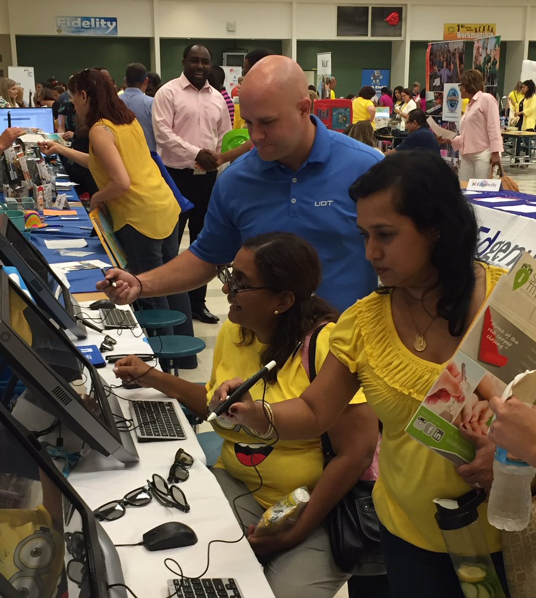 UDTCorp's tweet photo. Week 2 at #Synergy16 @SynergyMDCPS enjoy showing the @zSpace digital reality tech devices to a new batch of schools! https://t.co/pAJqy82rWK