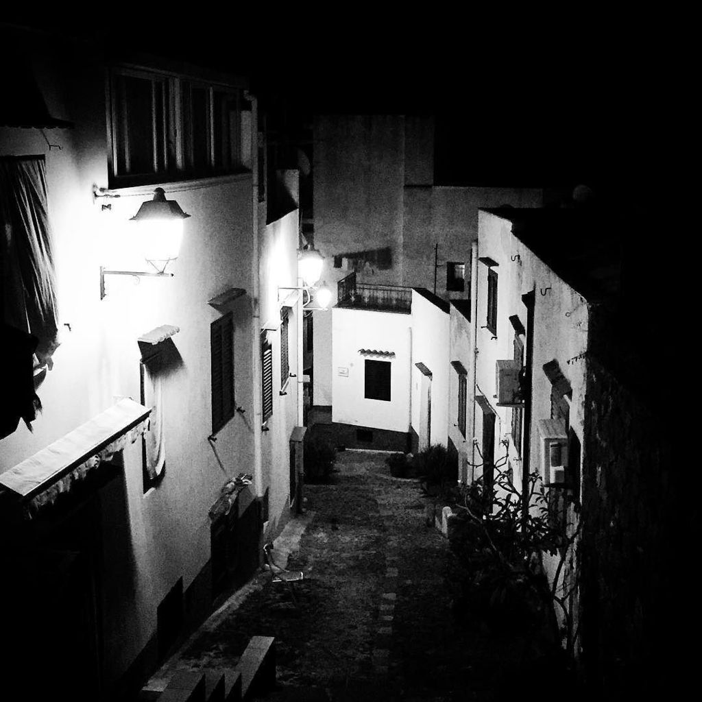 #littlestreet #ustica #island - #travel #photography #blackandwhite ift.tt/29OByPN
