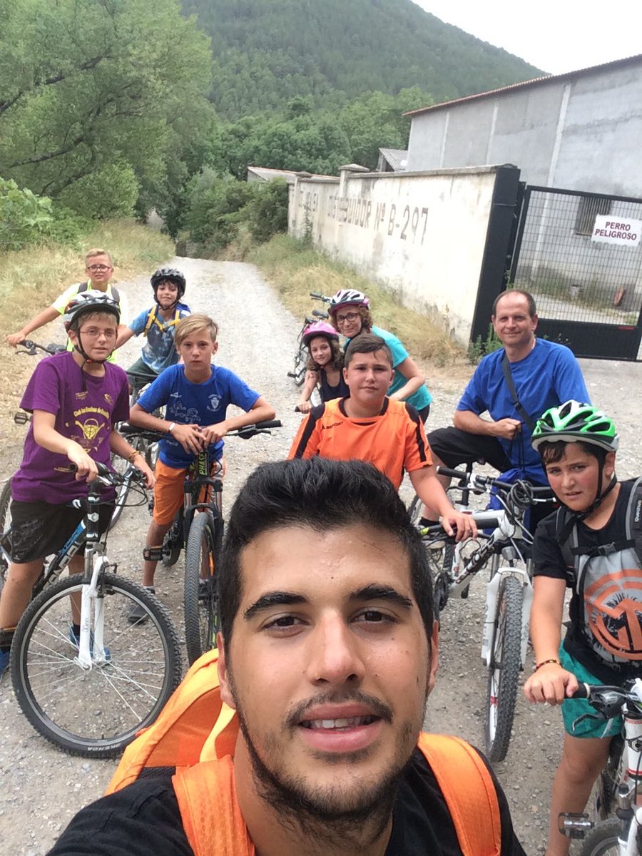 dani_arnal8's tweet photo. Ayer primer día de excursión. Grandísima experiencia en animación de #Chispandora #CampingBoltaña #Seguimos https://t.co/iAHDY9d62Z