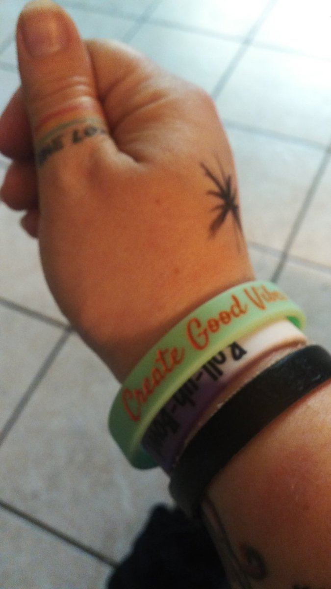 Ashfey06Elaine's tweet photo. Thanks @evan206scope not only did I get my @Rolluhbowl, got some awesome extras #smokybubbles #onelove #getonetogo https://t.co/RAOMrkuT6w