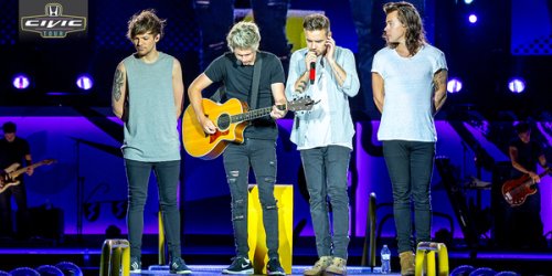 Priya_1D_5SOS's tweet photo. I guess all my dreams of watching the boys live someday is shattered. What's going. 😨😢  #OneDirectionIsOverParty https://t.co/SXipMW0Lq1