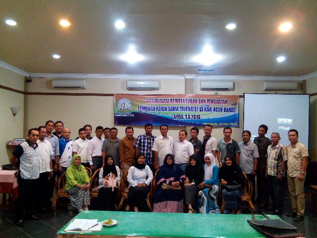 apindoaceh's tweet photo. Soslss Pembtkn &amp; Penguatan LKS Tripartit 20-21/7/16 Meuligoe Hotel, A-Barat @hanifdhakiri @MediatorHI @ditjenphijsk https://t.co/tZGToGkIvA